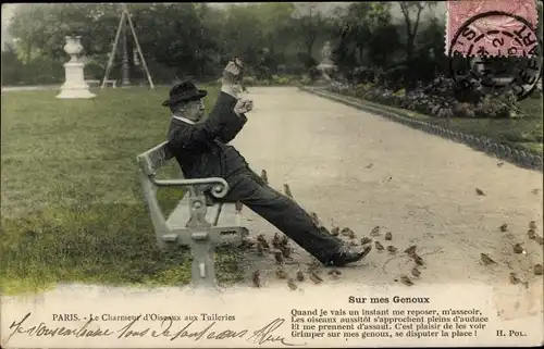 Ak Paris Frankreich, Charmeur d'Oiseaux aux Tuileries, Sur mes Genoux