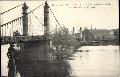 Ak Les Rosiers Maine et Loire, Le Pont suspendu sur la Loire vers Saint Eusebe