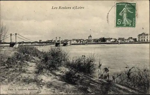 Ak Les Rosiers sur Loire Maine et Loire, Uferpartie, Blick auf den Ort, Brücke