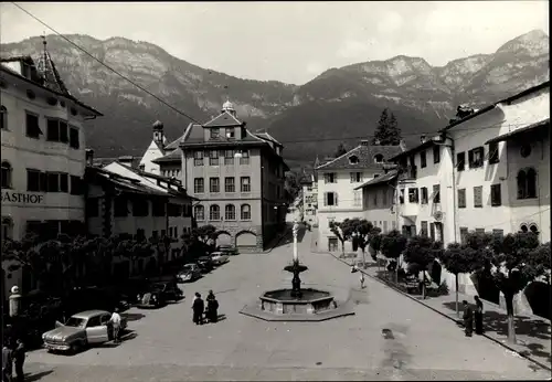 Ak Kaltern an der Weinstraße Caldaro sulla Strada del Vino Südtirol, Ortsansicht, Monument, Häuser