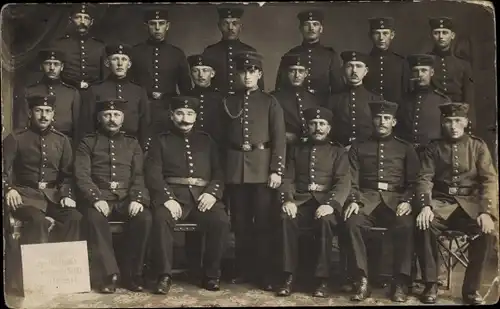 Foto Ak Deutsche Soldaten in Uniform, Gruppenbild