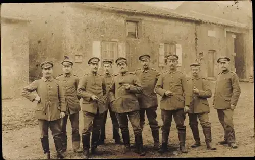 Foto Ak Deutsche Soldaten in Uniform, I. WK, Gruppenbild