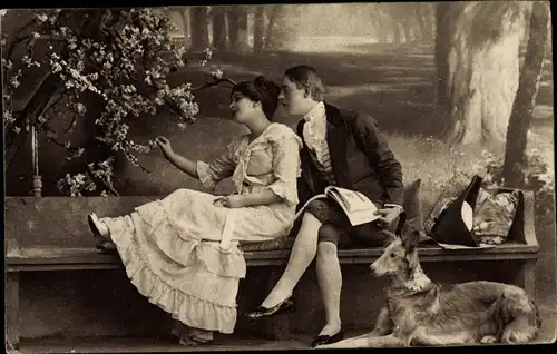 Ak Liebespaat auf einer Bank, Hund
