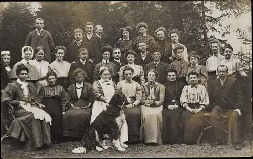 Foto Ak Gruppenbild, Gesellschaft mit Bernhardiner