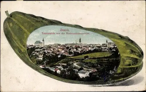 Passepartout Ak Znojmo Znaim Südmähren, Totalansicht der Ortschaft von der Nordwestbahnbrücke, Gurke