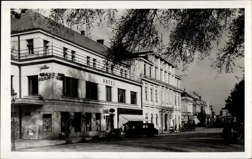Ak Čáslav Tschaslau Mittelböhmen, Hotel, Straßenpartie