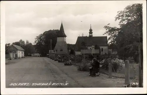 Foto Ak Jablkynice Region Mittelböhmen, Straßenpartie, Kirche