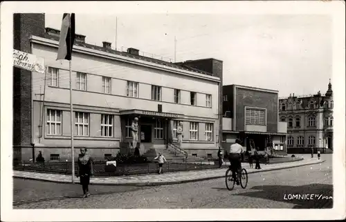 Foto Ak Lomnice nad Popelkou Region Reichenberg, Straßenpartie, Radfahrer