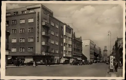 Ak Pardubice Pardubitz Stadt, Straßenpartie, Geschäfte, Sekuritas