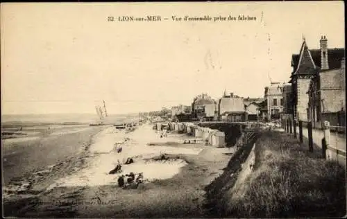 Ak Lion sur Mer Calvados, vue d'ensemble prise des falaises, Strandpanorama