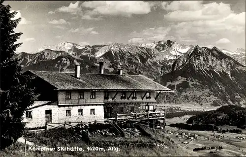 Ak Oberstdorf im Oberallgäu, Blick auf die Kempter Hütte, Ostlerhütte, Gebirgskette