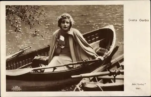 Ak Schauspielerin Greta Garbo, Ruderboot