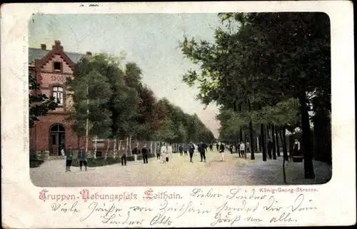 Ak Zeithain in Sachsen, König-Georg-Straße, viele Fußgänger, Gebäude aus dem Jahr 1900