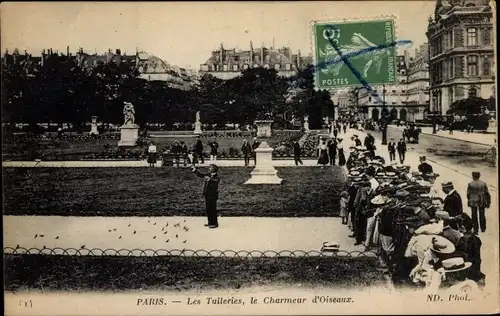 Ak Paris Frankreich, Charmeur d'Oiseaux aux Tuileries, Jardin