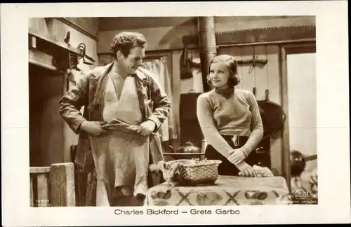 Ak Schauspielerin Greta Garbo und Schauspieler Charles Bickford