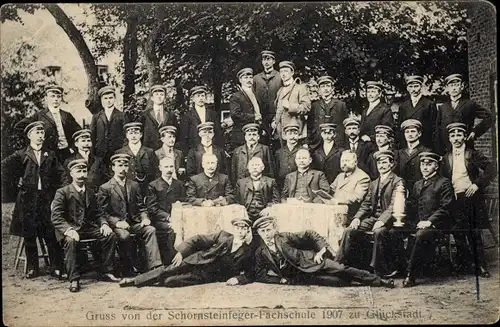 Ak Glückstadt an der Elbe, Schornsteinfeger Fachschule 1907, Gruppenaufnahme