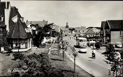 Ak De Koog Texel Nordholland, Straßenpartie, Autobus