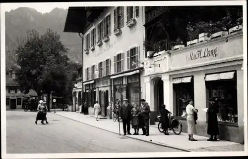 Foto Ak Oberstdorf im Oberallgäu, Straßenpartie, Geschäft