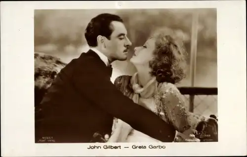 Ak Schauspielerin Greta Garbo und Schauspieler John Gilbert