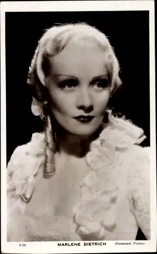 Ak Schauspielerin Marlene Dietrich, Portrait