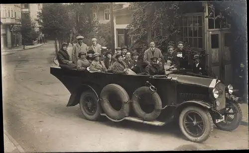 Foto Ak Bad Harzburg am Harz, Personen in Automobil mit offenem Verdeck