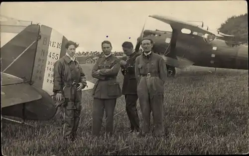 Foto Ak Zivilflugzeuge, Piloten, Gruppenbild