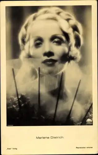 Ak Schauspielerin Marlene Dietrich, Portrait, Ross Verlag 7970/1