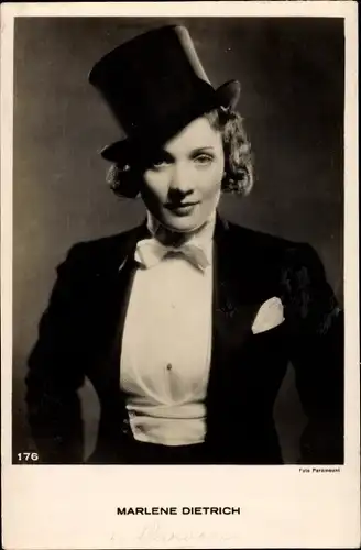 Ak Schauspielerin Marlene Dietrich, Portrait im Frack