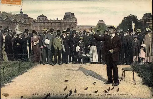 Ak Paris Frankreich, Le Charmeur d'Oiseaux aux Tuileries, Jardin des Tuileries