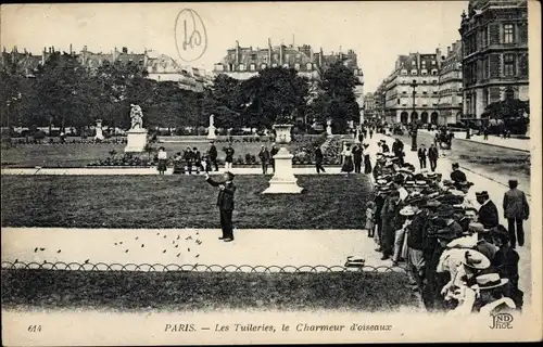 Ak Paris Frankreich, Le Charmeur d'Oiseaux aux Tuileries, Jardin