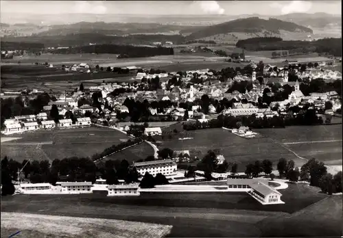 Ak Isny im Allgäu, Luftbild vom Versehrtenheim mit Ort