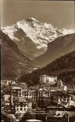 Ak Interlaken Kanton Bern Schweiz, Ortsansicht, Jungfrau