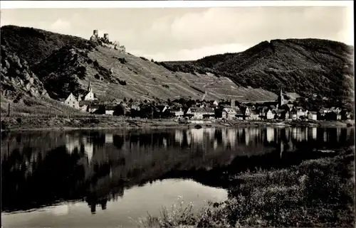 Ak Alken Mosel, Flusspartie mit Blick auf Stadt und Bergburg