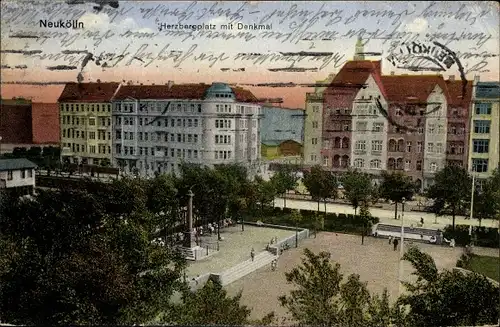 Ak Berlin Neukölln, Herzbergplatz mit Denkmal