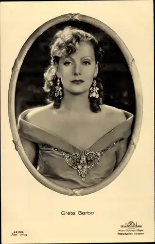 Ak Schauspielerin Greta Garbo, Portrait, Ohrringe