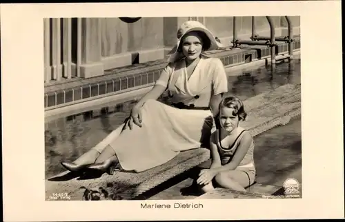 Ak Schauspielerin Marlene Dietrich, Portrait, Kind, Schwimmbad, Ross Verlag 5965/2