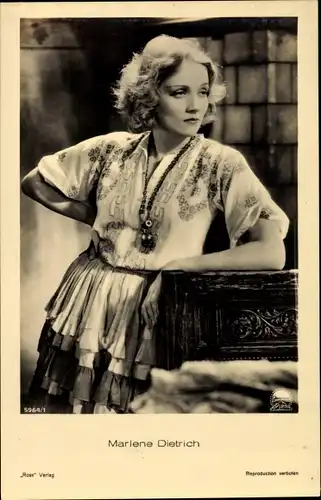 Ak Schauspielerin Marlene Dietrich, Portrait, Ross Verlag 5964/1