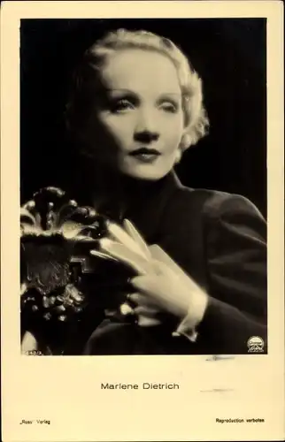 Ak Schauspielerin Marlene Dietrich, Portrait, Ross Verlag Nr. 7440/3