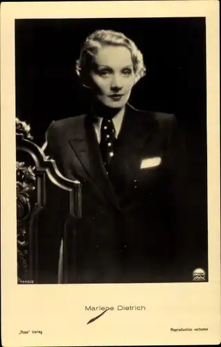 Ak Schauspielerin Marlene Dietrich, Portrait mit Krawatte, Ross Verlag Nr. 7440/2