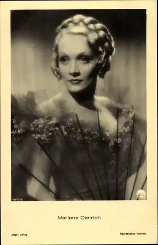 Ak Schauspielerin Marlene Dietrich, Portrait, Ross Verlag Nr. 7970/2