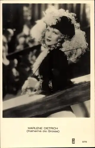Ak Schauspielerin Marlene Dietrich, Portrait aus Katharina die Große