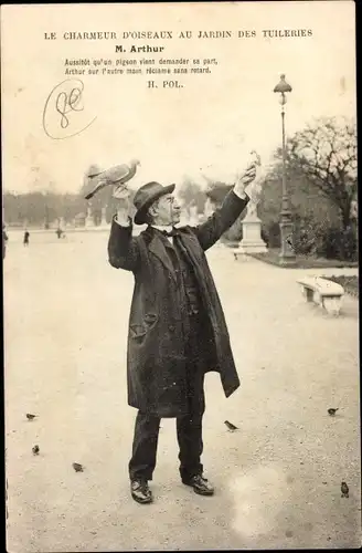 Ak Paris, Le Charmeur d'Oiseaux au Jardin des Tuileries