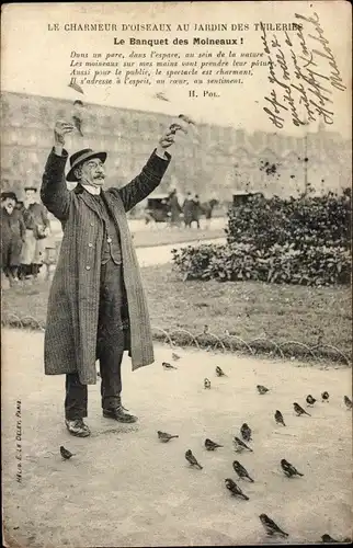 Ak Paris, Le Charmeur d'Oiseaux au Jardin des Tuileries, Le Banquet des Moineaux