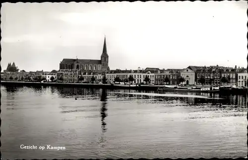 Ak Kampen Overijssel Niederlande, Gezicht op Kampen, Flusspartie, Kirche