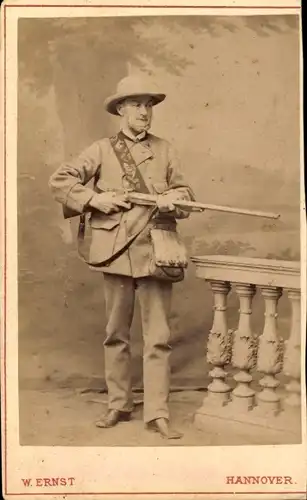 CdV Jäger mit Gewehr, Portrait