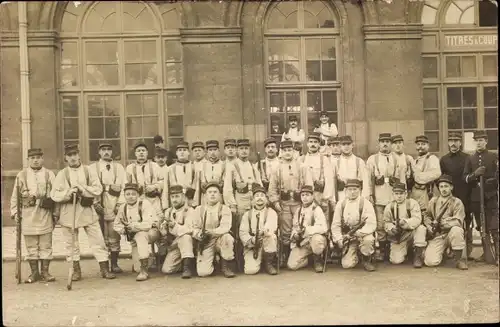 Foto Ak Französische Soldaten in Uniformen, Gruppenaufnahme