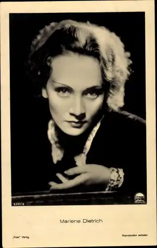 Ak Schauspielerin Marlene Dietrich, Portrait, Ross Verlag 6267/2