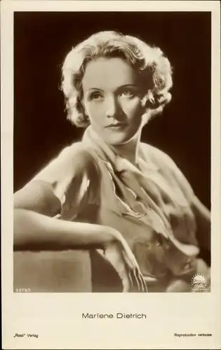 Ak Schauspielerin Marlene Dietrich, Portrait, Ross Verlag 5379/1