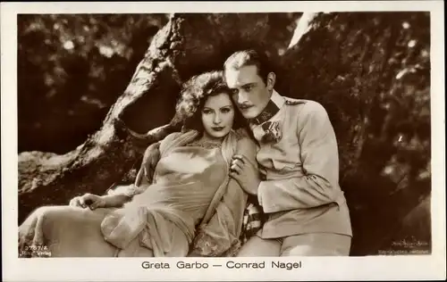 Ak Schauspielerin Greta Garbo und Conrad Nagel, Filmszene