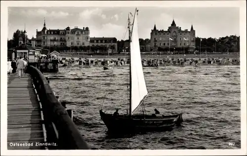 Ak Ostseebad Zinnowitz auf Usedom, Seebrücke, Segelboot, Strand